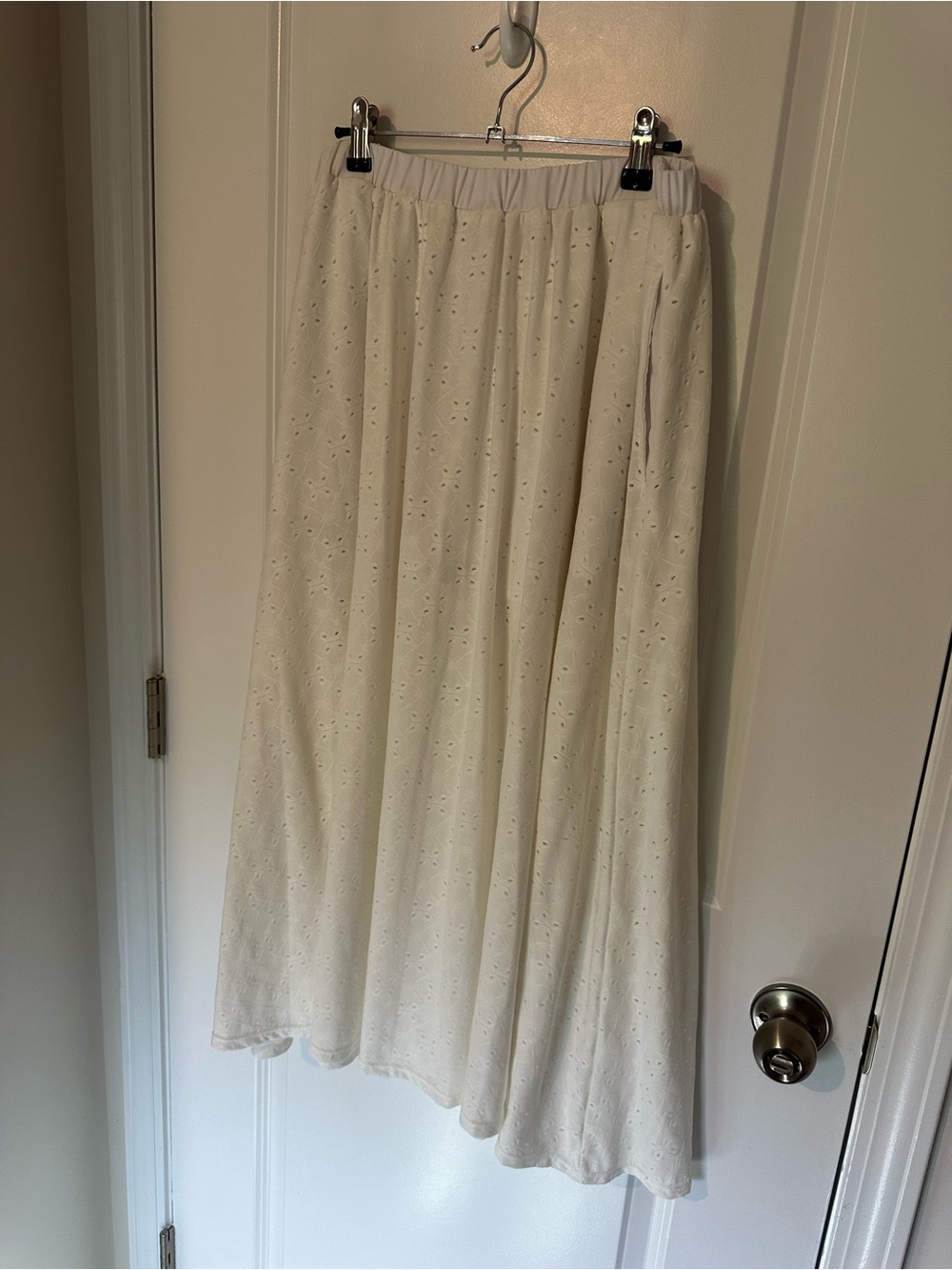 HALARA Cream Eyelet Maxi Skirt with Built-In Shorts
